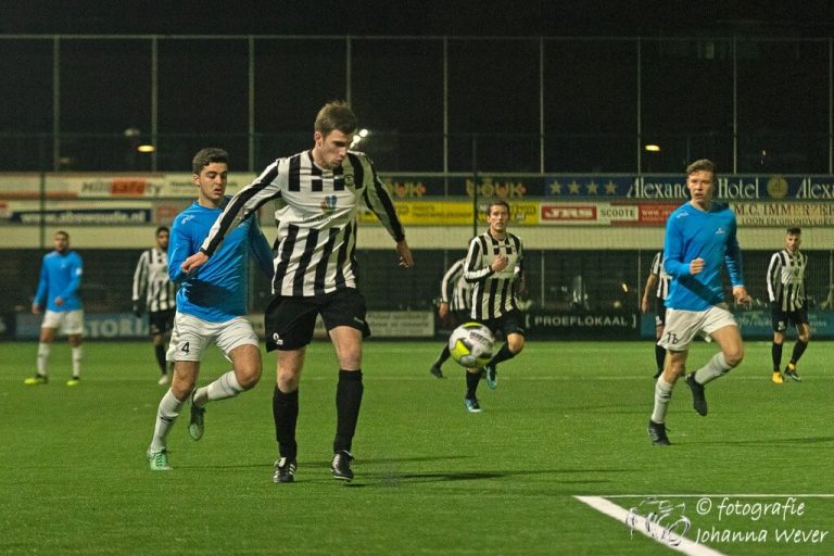 SJC wint belangrijk duel van ASV De Dijk