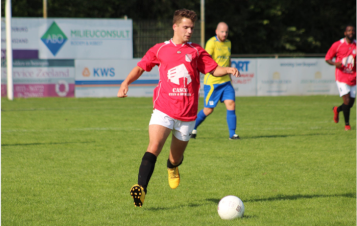 Lars Meiresonne, de speler die na één wedstrijd al mee mocht op de platte kar met VV Wemeldinge   