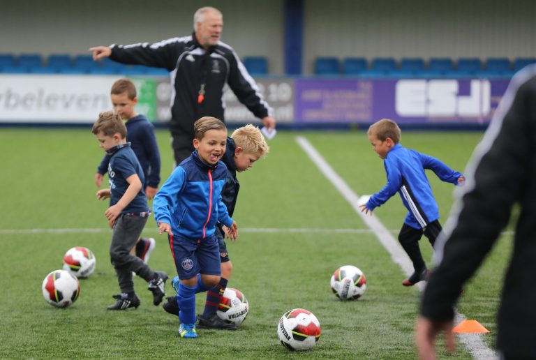 ‘Tijdens de training is opa even geen opa’ Voor Rinus Priester van ZVV Pelikaan