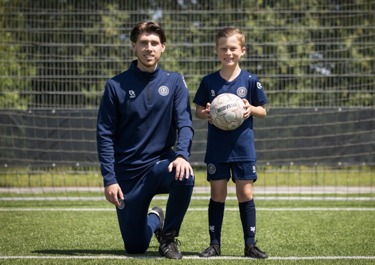 Valentijn’s Voetbal Fiesta: Nieuwe Voetbalschool voor Jonge Talenten