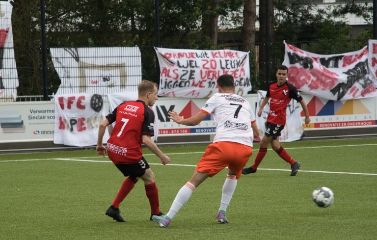 Volgend seizoen wilt IFC-speler Nick de Veij promoveren