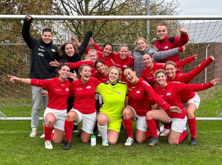 Van Oosterhout ziet af van damesteam om zelf weer te voetballen.