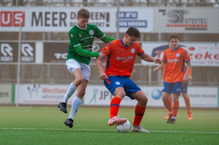Riley Hees geniet van voetballen voor eerste elftal Verburch.