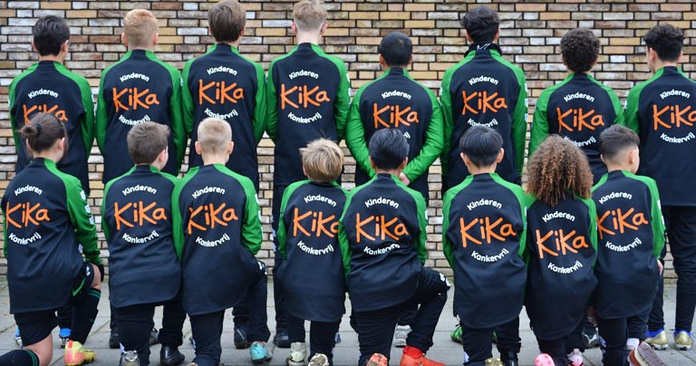 VV Capelle JO13-2 in actie voor KiKa
