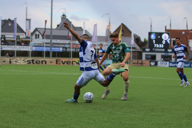 SPAKENBURG LAAT LANGS DE TRICOLORES