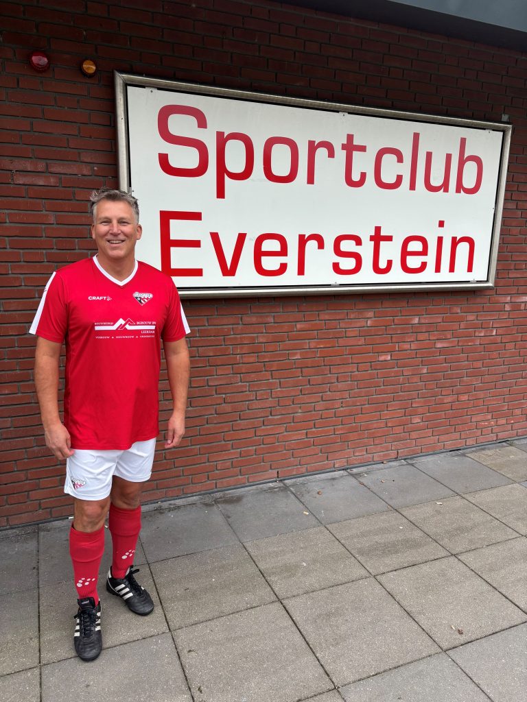 Edwin Kraan (50): “In de kleedkamer gedragen we ons nog steeds als tieners” Edwin Kraan (50): “In de kleedkamer gedragen we ons nog steeds als tieners”