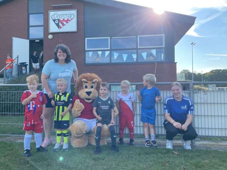 Jenke (17) start Team Lekkie bij SC Everstein “Het is zo schattig om die kleine kinderen te zien rennen achter de bal”