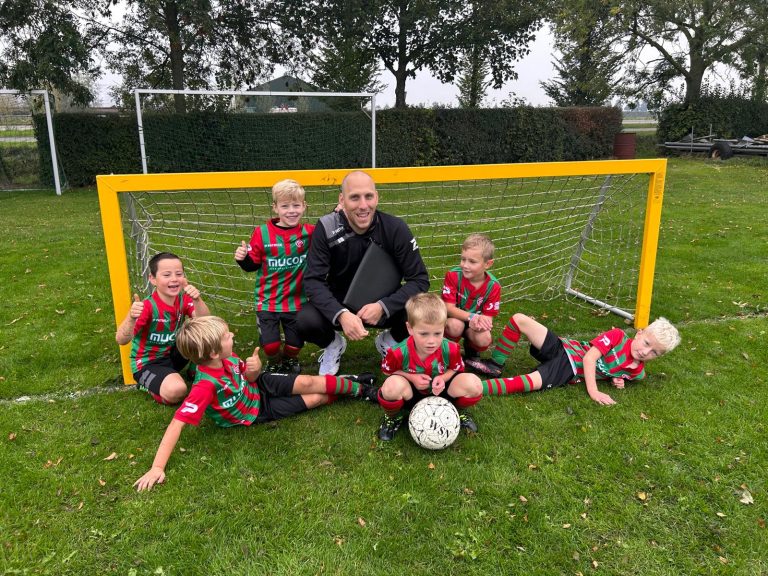 Ruud van Riemsdijk is speler, leider én trainer van de kabouters bij Haaften