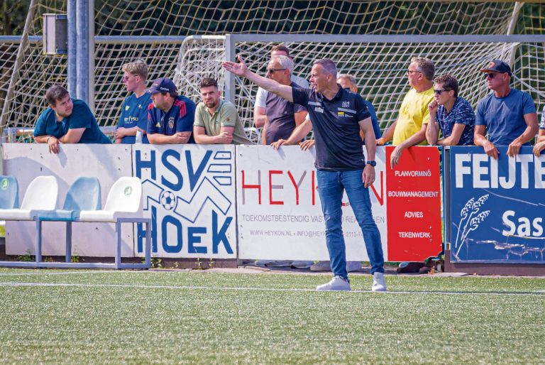 ‘Aan alles merk je dat de Tweede Divisie een waanzinnig hoog niveau is’