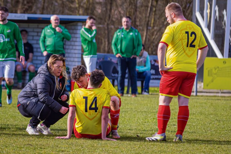 Verzorgster Rowana Stenzel op haar plek bij RKVV Koewacht