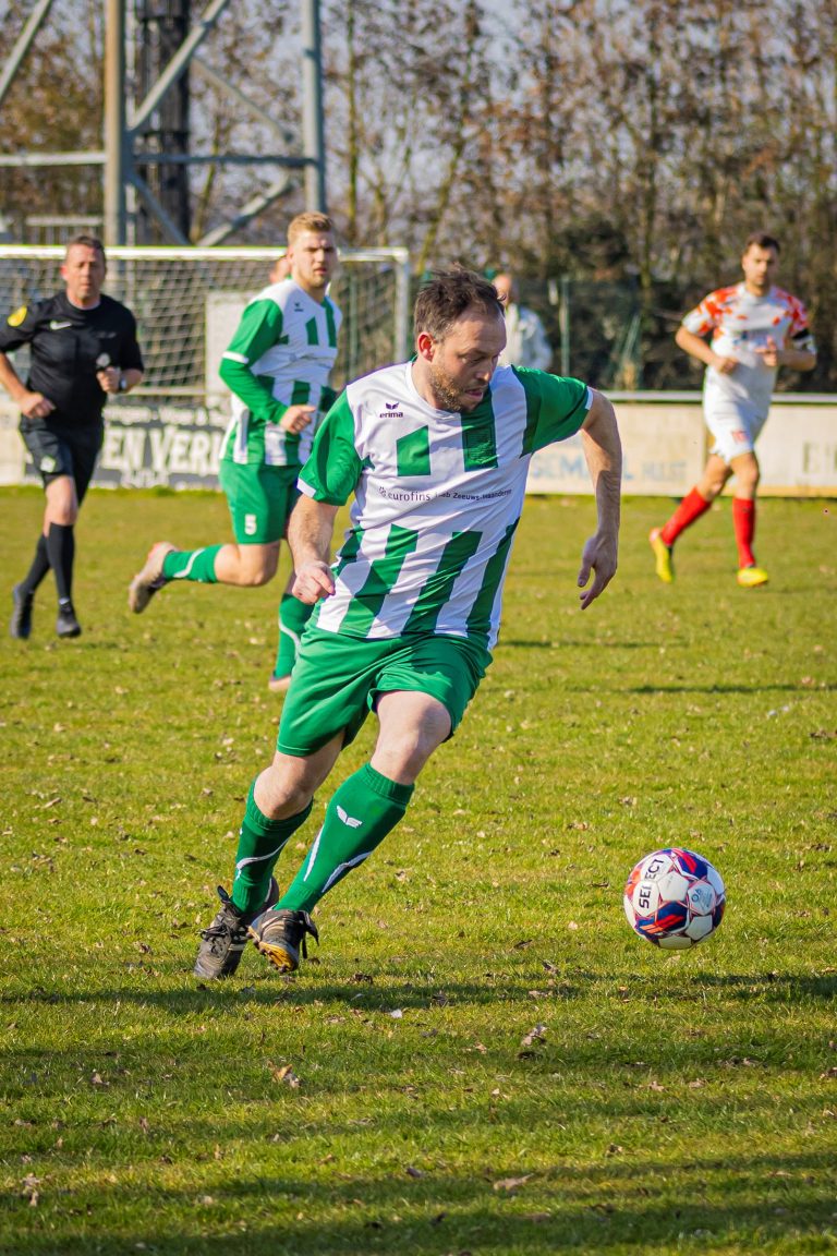 Wesly Elberse naast voetballer ook assistent-trainer bij Graauw