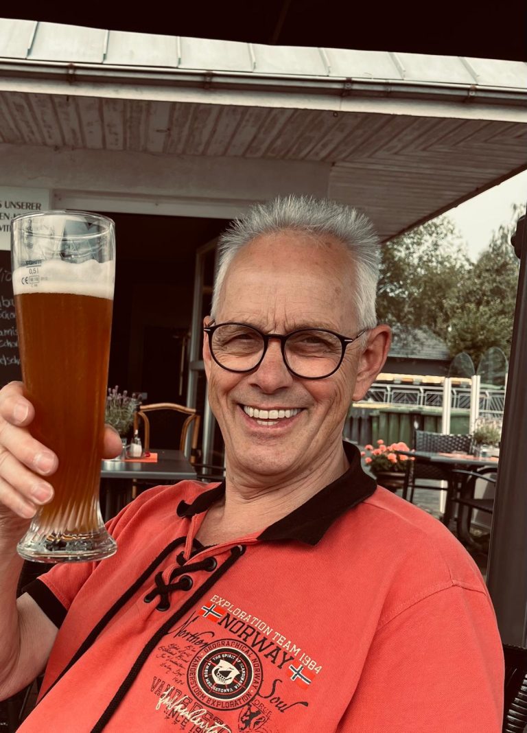 Van lijnen trekken tot kantinebeheer: vrijwilligersheld Ad Dekkers aan het woord