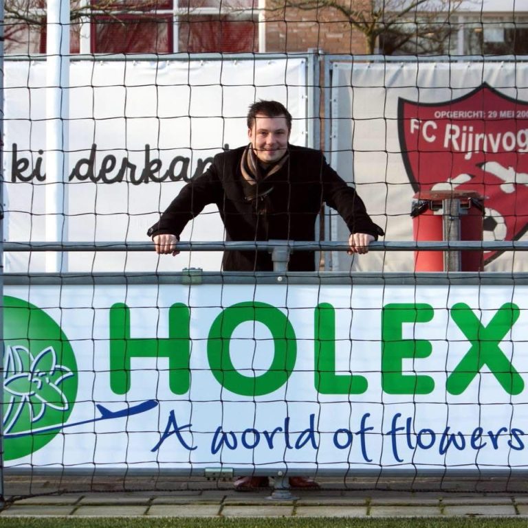 Peter Wijnands is de ene dag bestuurslid en de andere keer mascotte