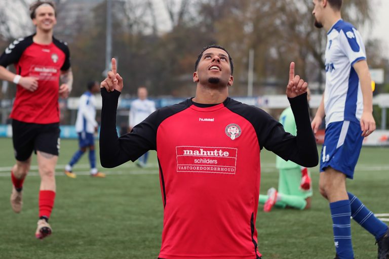Dènon Geerders (23) :Vrije rol op het veld bij DCV, grootse plannen daarbuiten