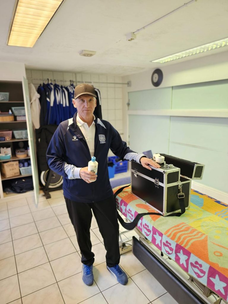 Acht seizoenen trouw aan SV Bolnes: verzorger John is niet meer weg te denken