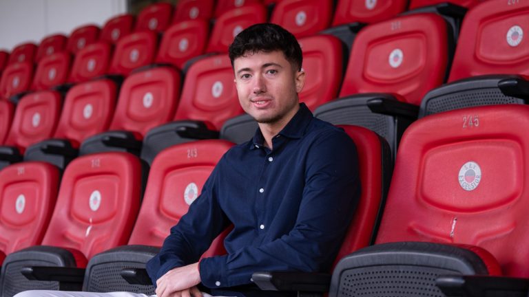 Kelvin Komduur: van speler tot spil in scheidsrechterscommissie bij RVVH