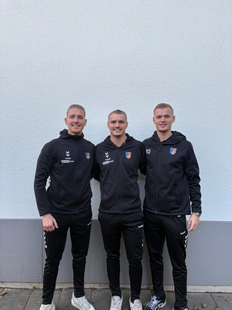 Drie broers in één elftal: de Peelens maken VV Pernis tot familiezaak