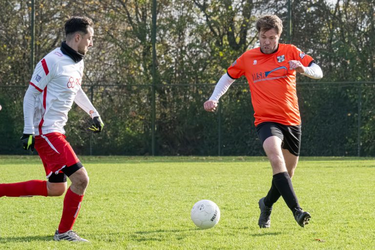 Voetballende makelaar Jens de Jong geniet van de combinatie