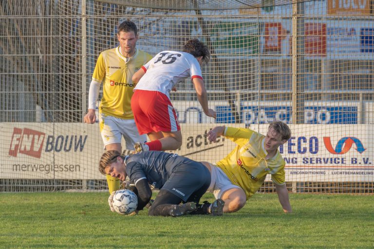 Strijdbaar Spirit laat koploper Hardinxveld niet verder uitlopen
