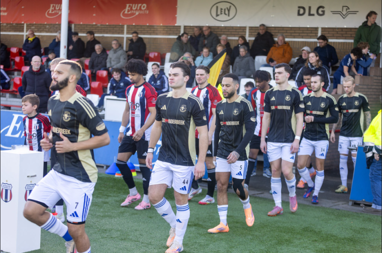 Spakenburg lelijk onderuit in Maassluis