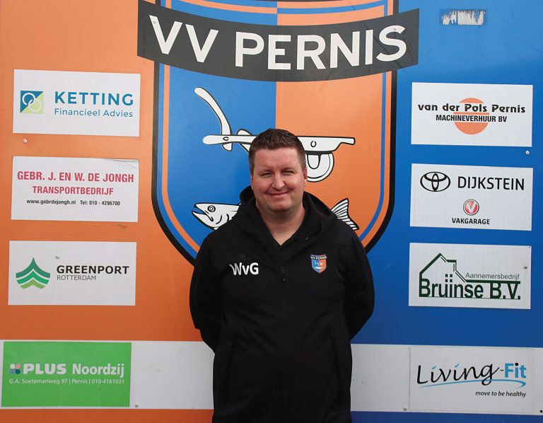 Wesley van Gils, debuterend hoofdtrainer bij Pernis: “Wij worden kampioen dit seizoen!”