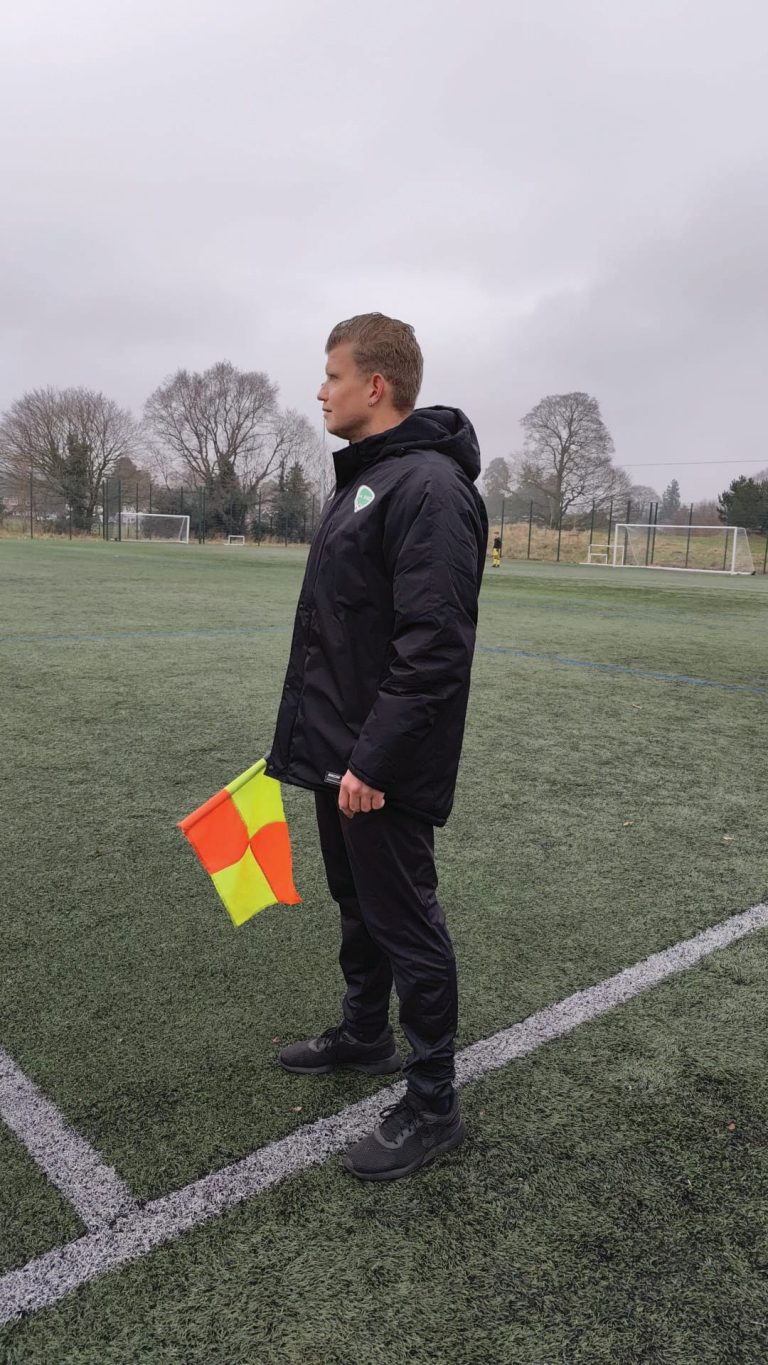 Spelen, trainen en vlaggen: Glenn Stange doet het allemaal