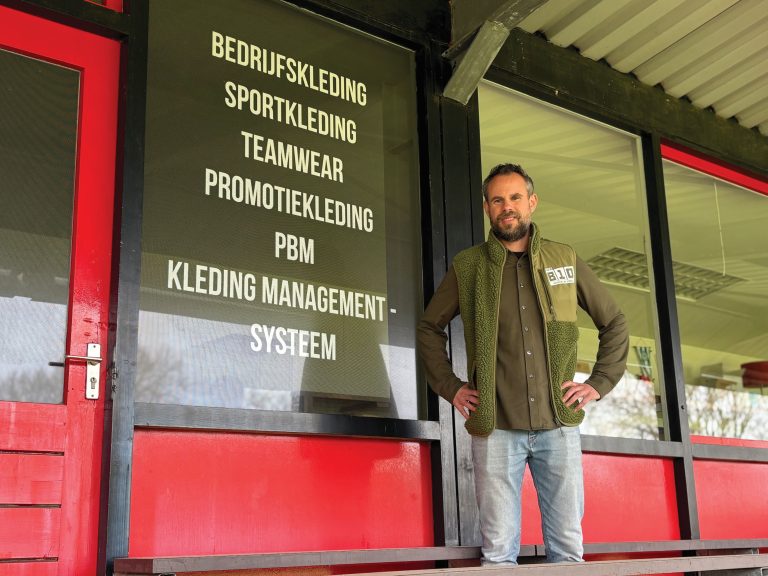 JamesB10: van zolderkamer tot totaalpartner in kleding voor clubs en bedrijven