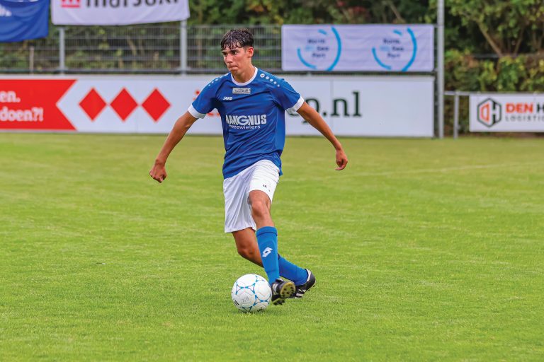 Jesse van Bunder zowel actief op het veld als in het zand