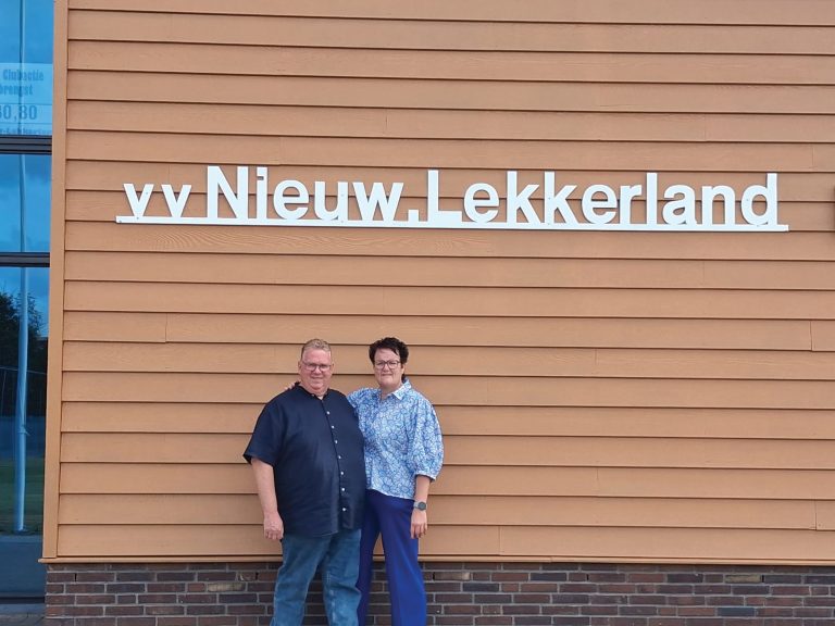 MARIJKE EN MARTIN KLOMP ZIJN DE PAPA EN MAMA VAN NIEUW LEKKERLAND 1